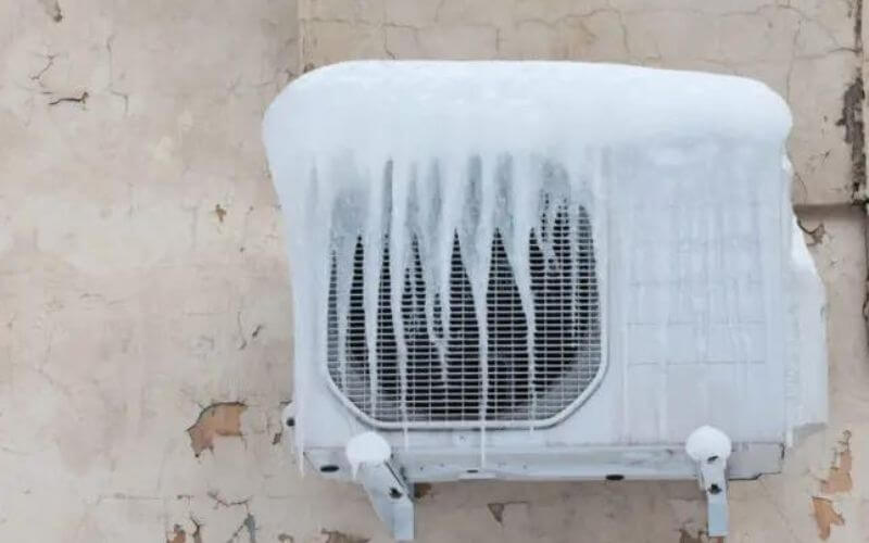 Read more about the article Air Conditioner Outside Unit Freezing Up – What Could Be Wrong?